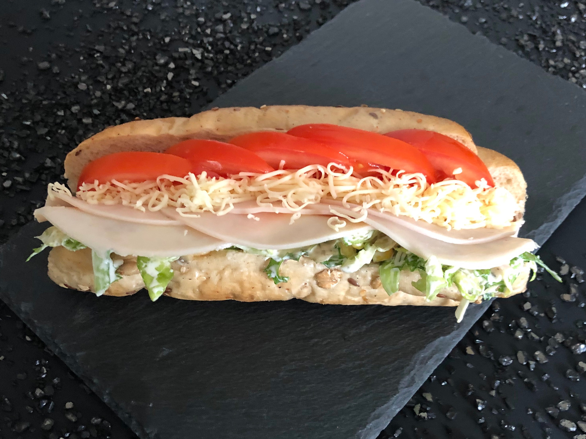 Csirkemell-sonkás-salátás-zárt-szendvics