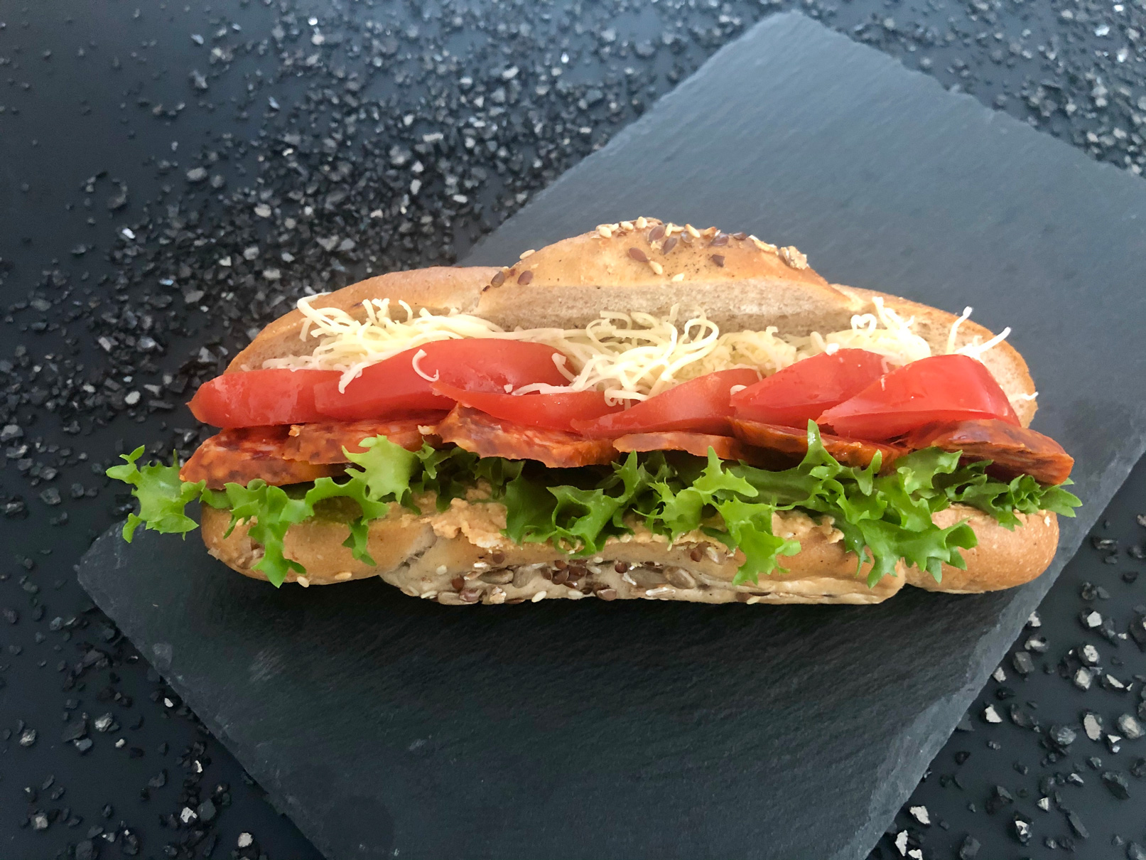 Körözöttes-kolbászos-zárt-szendvics