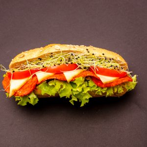 Paprikás szalámis zárt szendvics