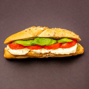 Pestos mozzarellás zárt szendvics
