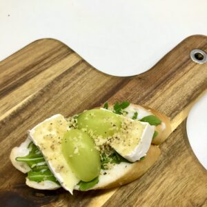 Rukkolás camembert sajtos szendvics