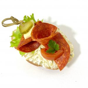 Szalámis uborkás mini szendvics